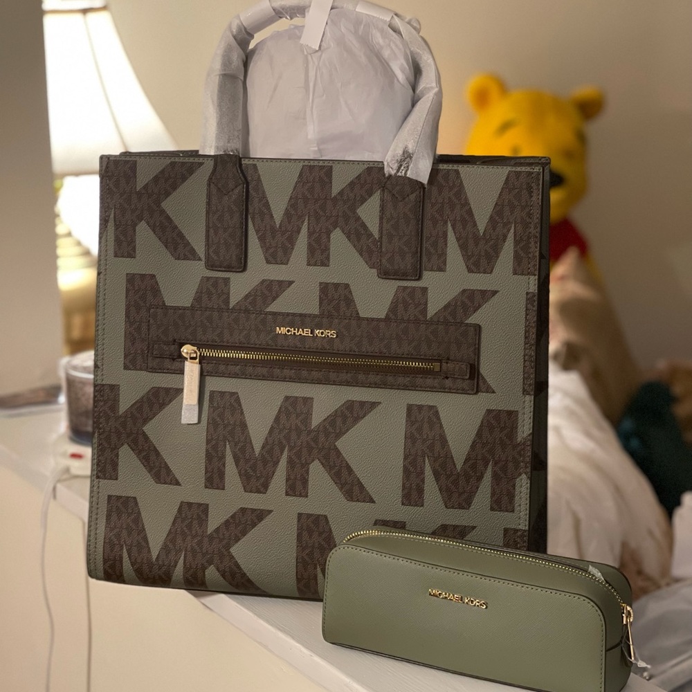 Michael Kors Kelly Tote and Makeup Bag